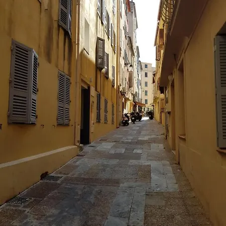 Cathédrale: Imperial Heart, Near Beaches